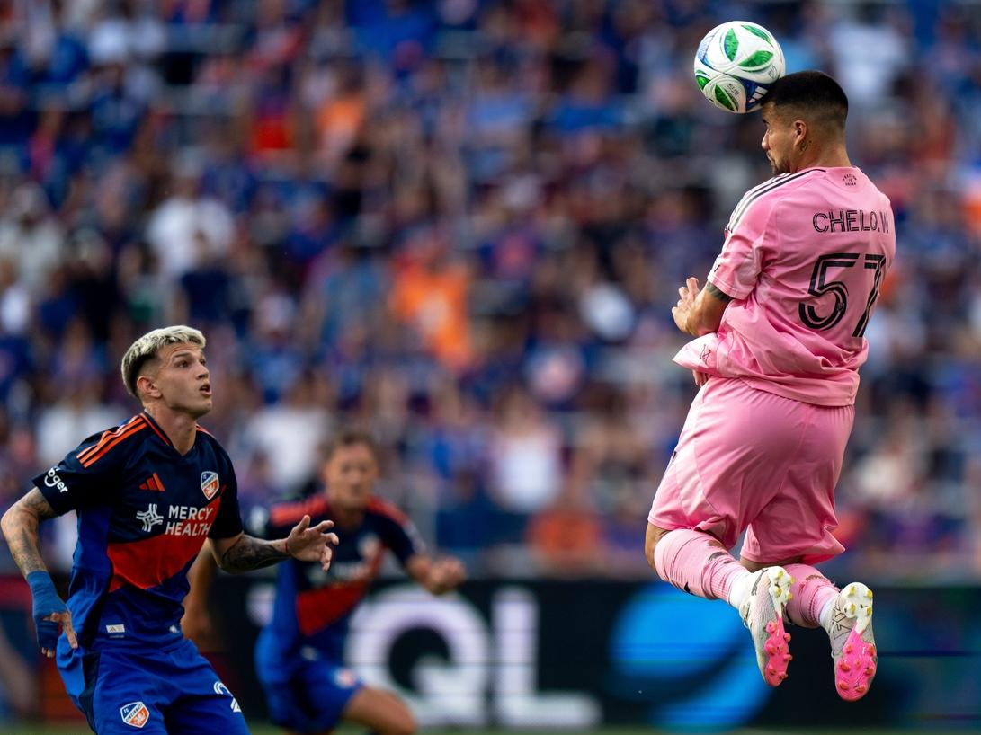 荷甲今晚走向成谜，拉齐奥绝杀压哨，球迷炸锅，赛程密集仍需轮换(跟德爷走完亚马逊的齐奥)-体育电竞全站